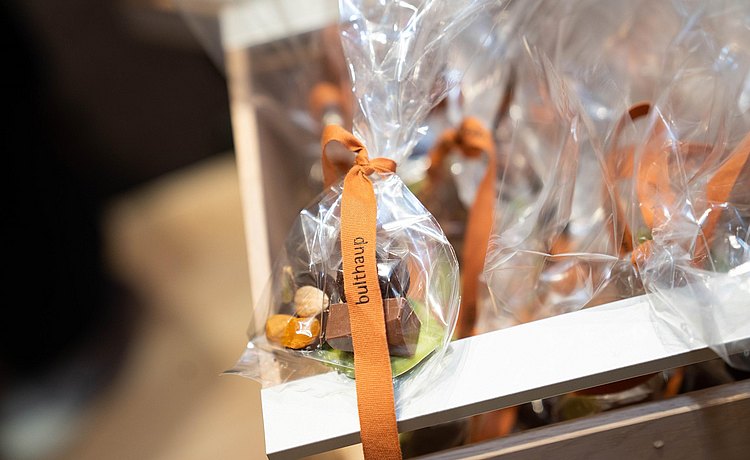 Detail of thank you gift chocolates with bulthaup ribbon.